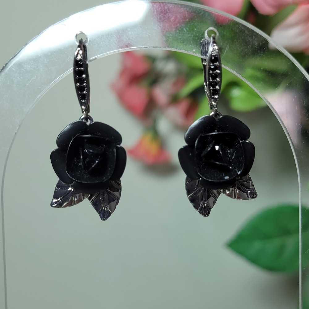 NIB BLACK ROSE SILVER LEVERBACK EARRINGS. GOTH EMO GORGEOUS DETAIL. - Picture 3 of 8